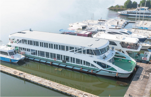 37m Catamaran
