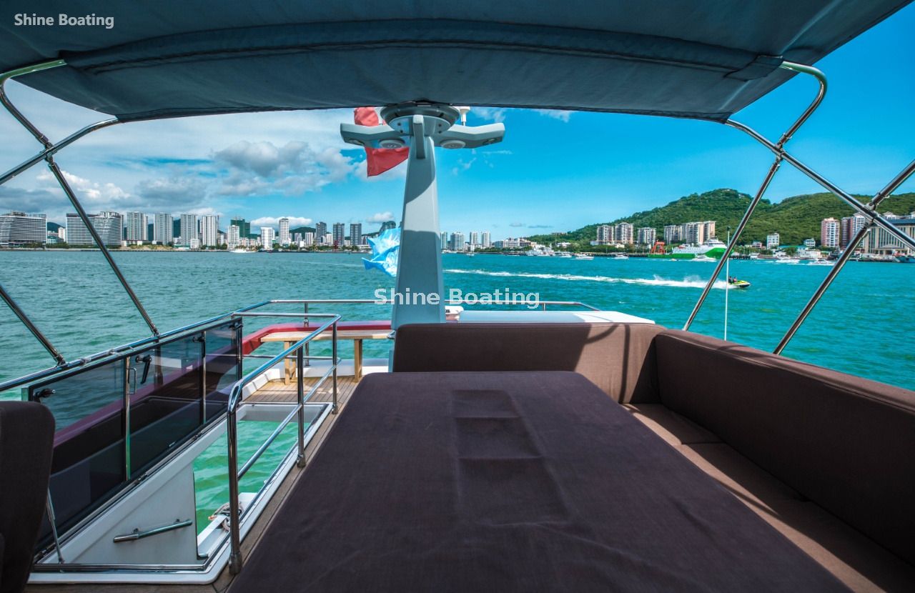 52ft luxury flybridge yacht (17)