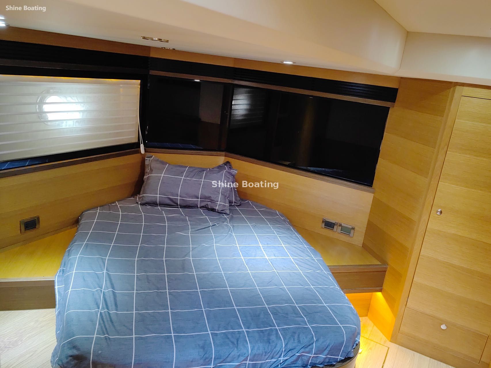 52ft luxury flybridge yacht (11)