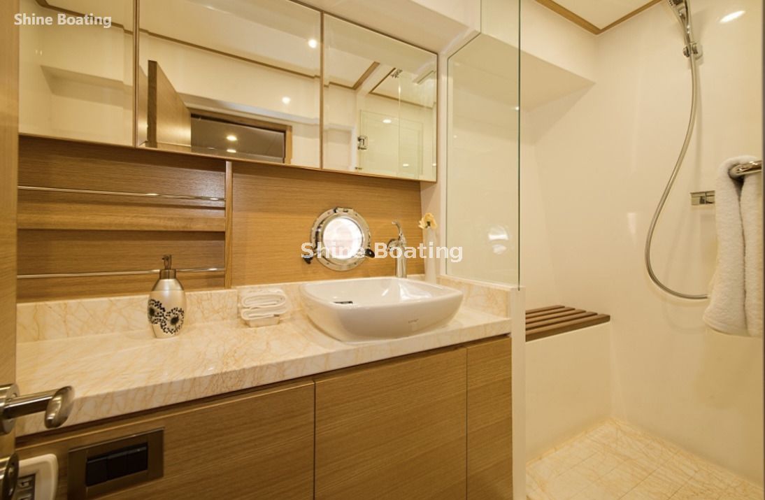52ft luxury flybridge yacht (13)